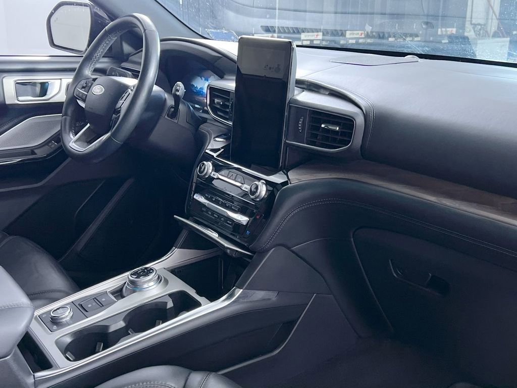 Used 2022 Ford Explorer Platinum w/ Equipment Group 601A image 35