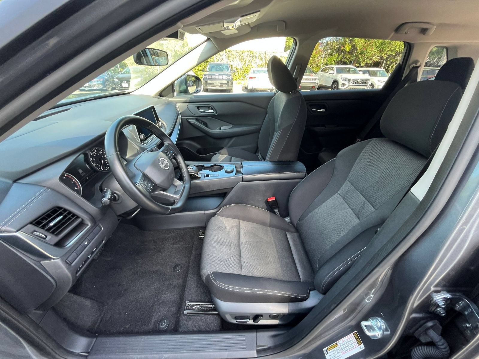 Used 2025 Nissan Rogue SV AWD/4WD image 29