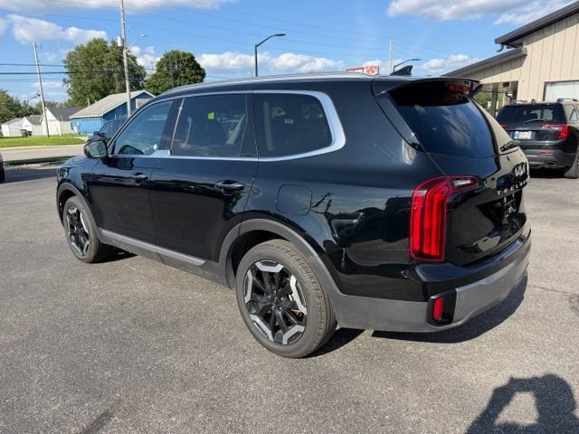 Used 2025 Kia Telluride S FWD image 3
