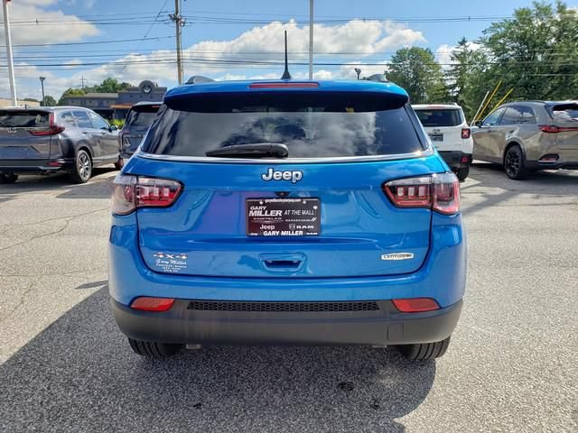 Used 2023 Jeep Compass Latitude AWD/4WD image 4