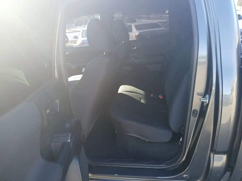 Used 2017 Toyota Tacoma TRD Off-Road w/ Tow Package (A/T) image 20