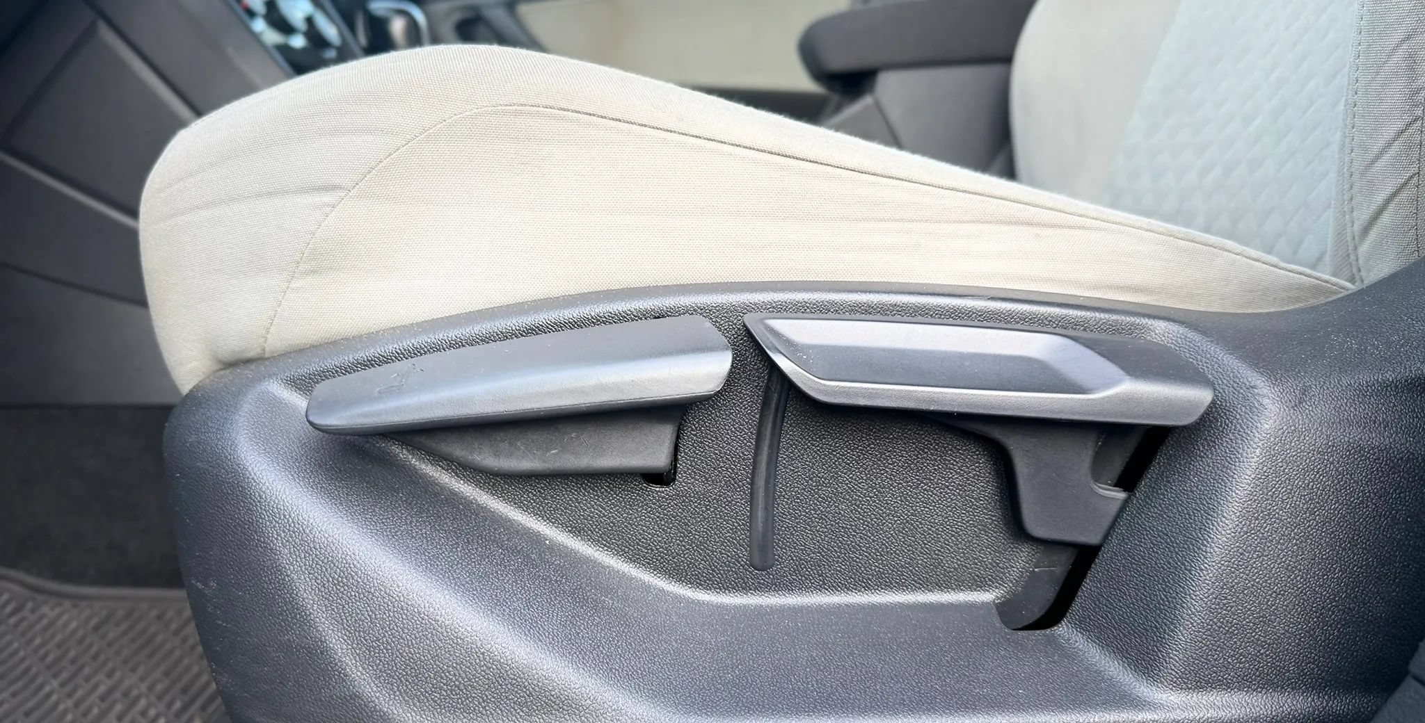 Used 2020 Volkswagen Tiguan S FWD image 23