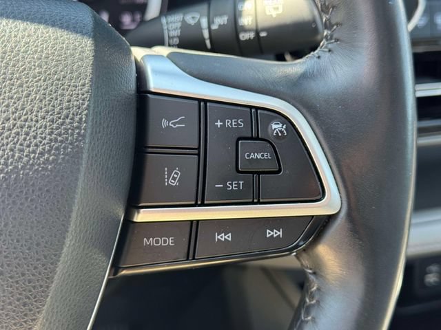Used 2022 Toyota Highlander XLE AWD/4WD image 29