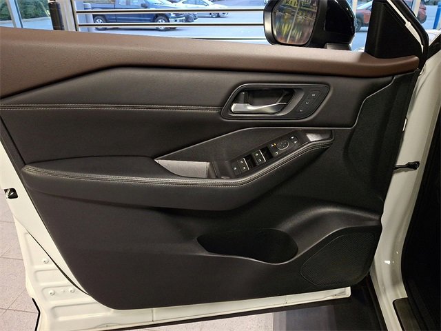 Used 2023 Nissan Rogue SL w/ SL Premium Package image 10