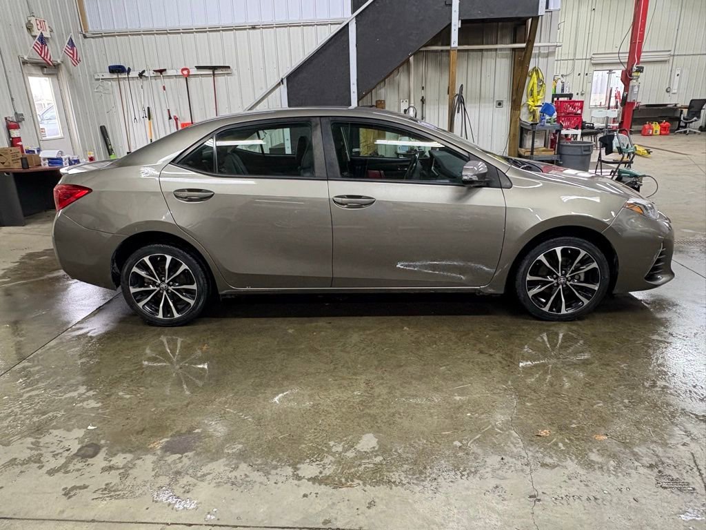Used 2019 Toyota Corolla SE FWD image 2