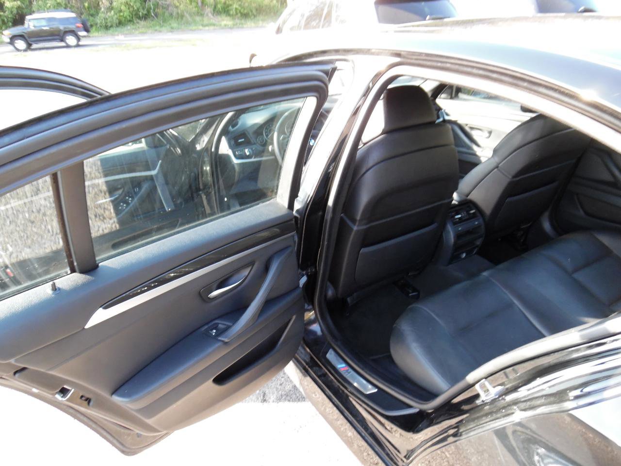 Used 2012 BMW 550i xDrive Sedan image 18