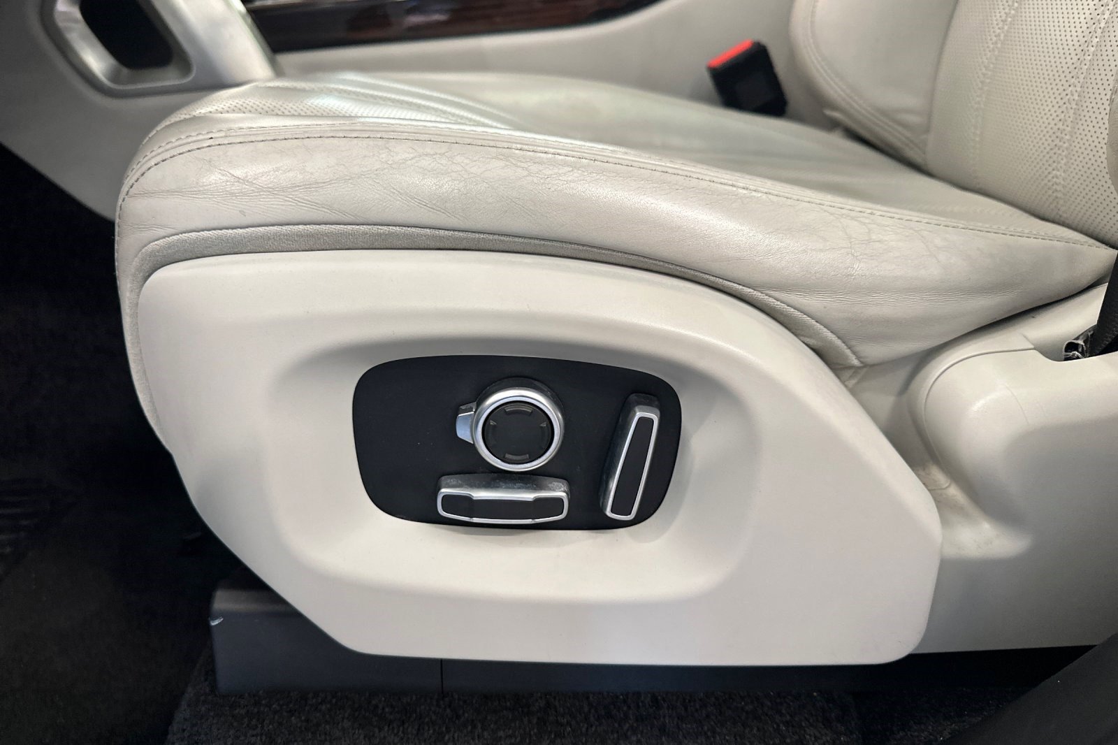 Used 2016 Land Rover Range Rover Supercharged image 17