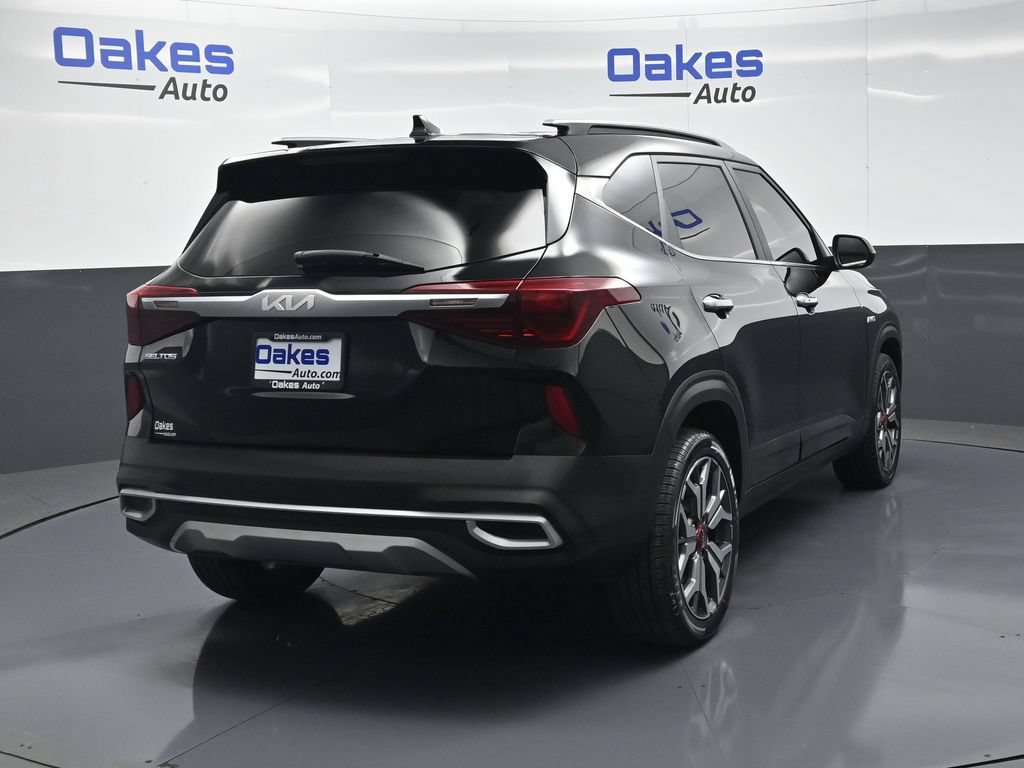 Certified 2022 Kia Seltos SX w/ Sunroof Package AWD/4WD image 8