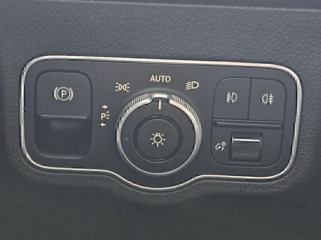 Certified 2024 Mercedes-Benz GLB 250 4MATIC image 22