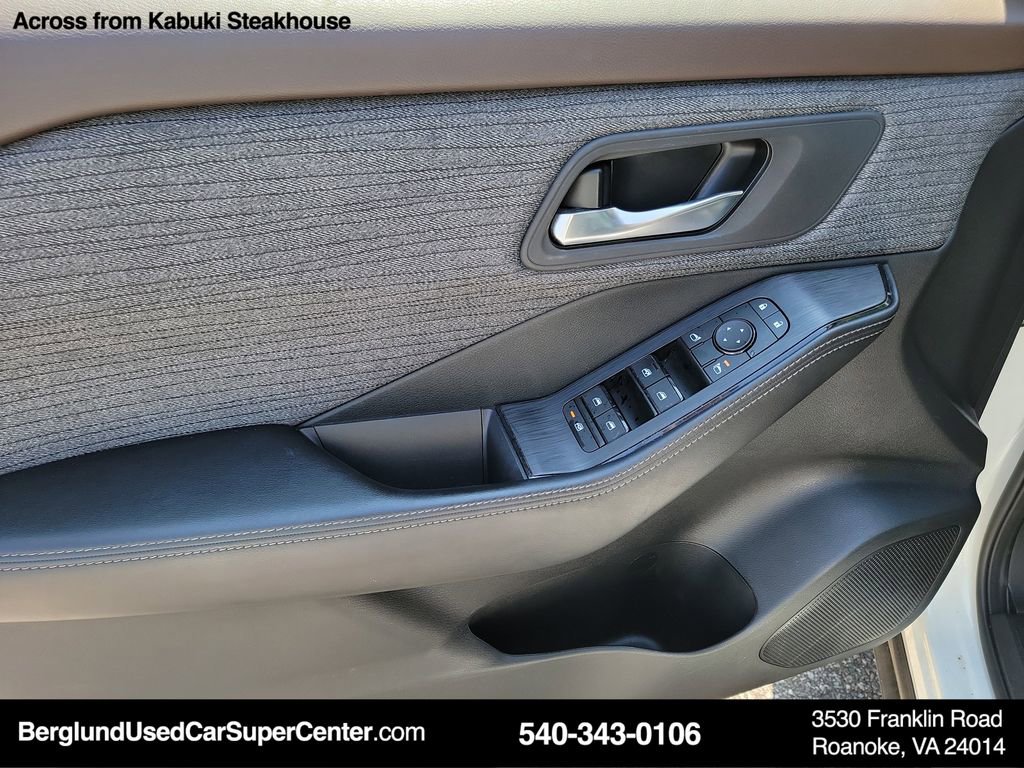 Used 2023 Nissan Rogue SV image 22
