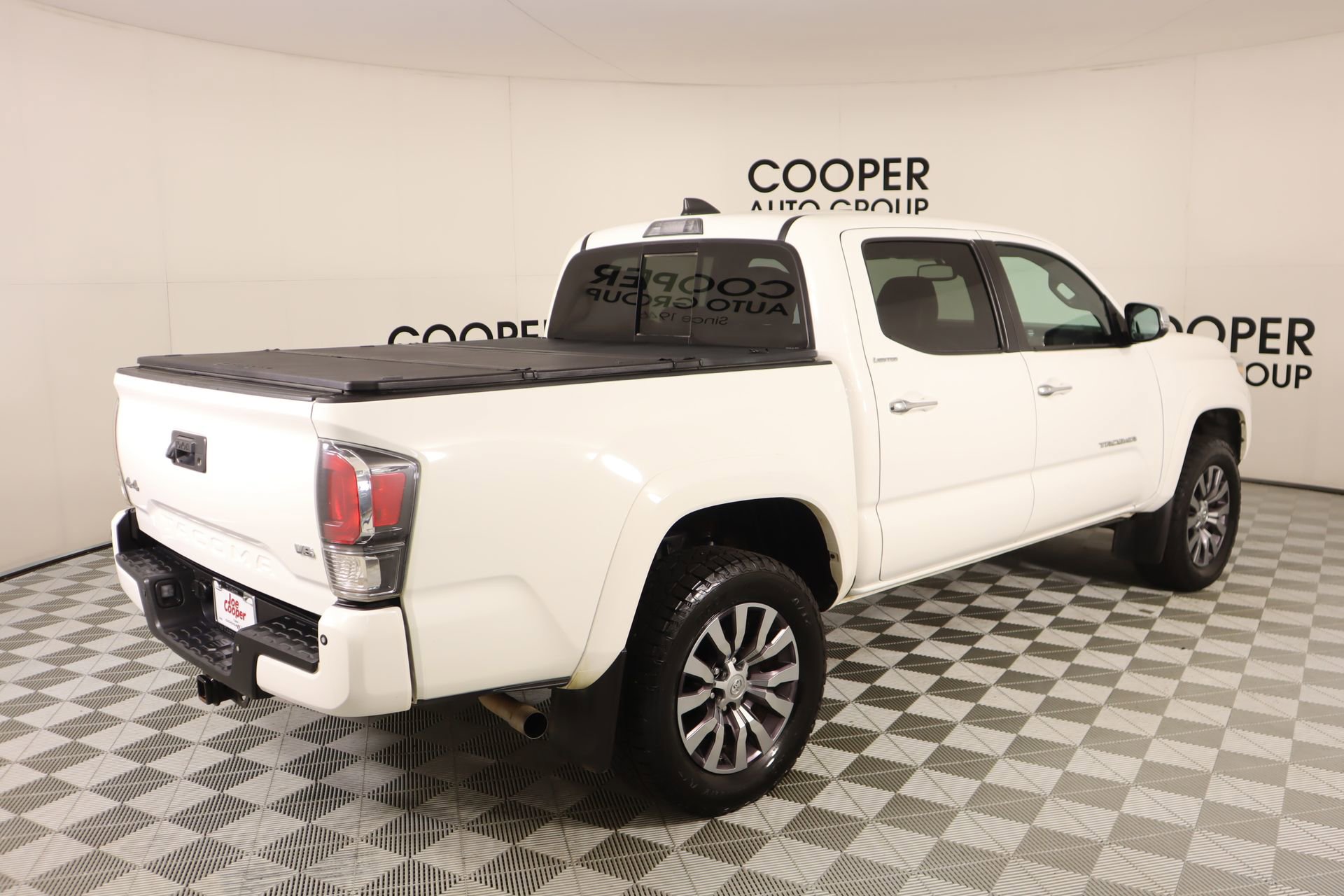 Used 2021 Toyota Tacoma Limited image 23