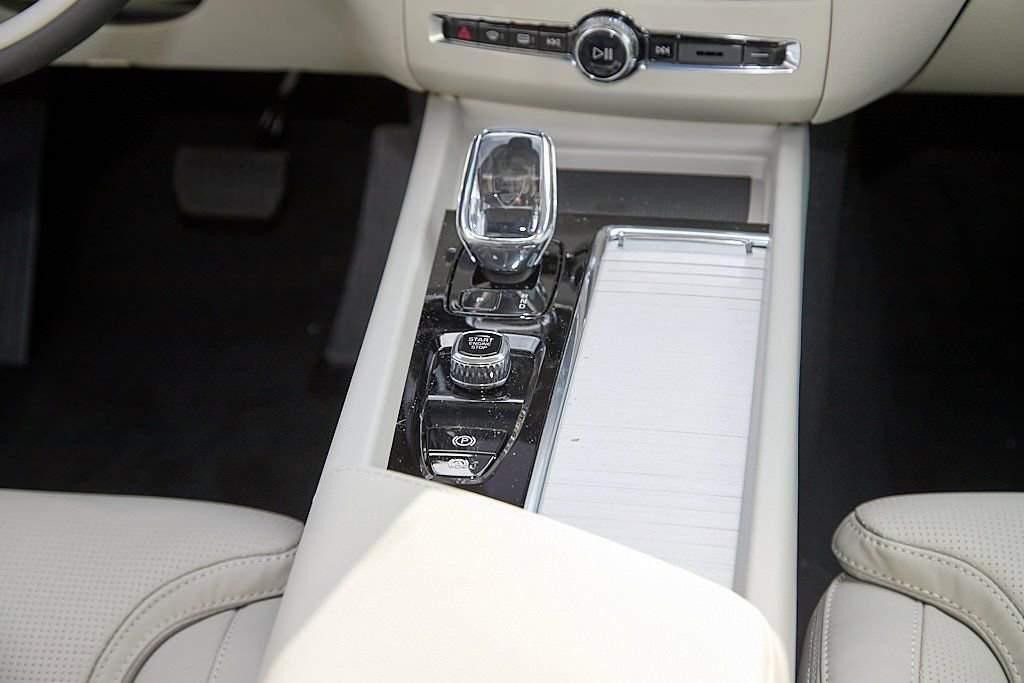 New 2026 Volvo XC60 B5 Ultra w/ Protection Package Premier image 29