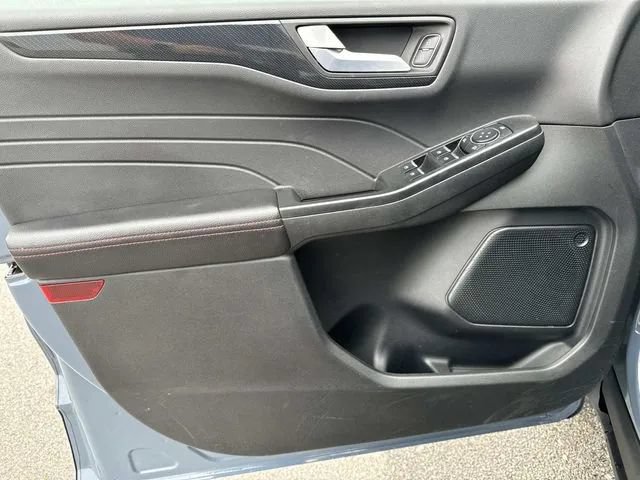 Used 2025 Ford Escape ST-Line FWD image 28