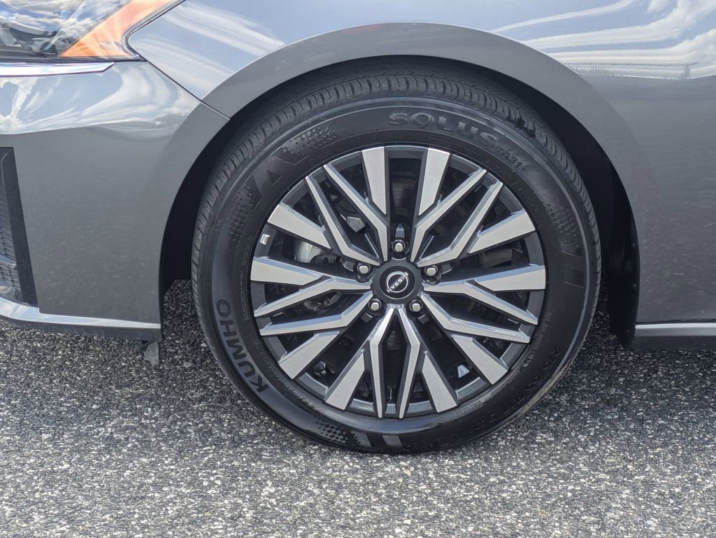Used 2025 Nissan Altima 2.5 SV FWD image 10