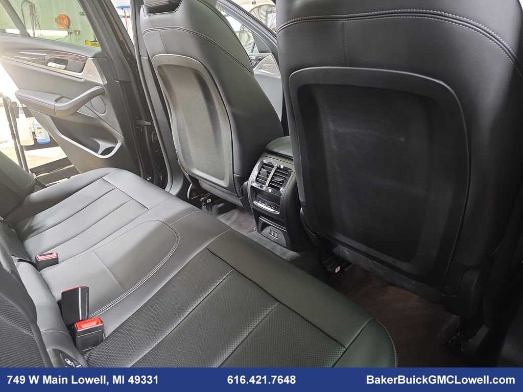 Used 2025 BMW X4 xDrive30i image 11