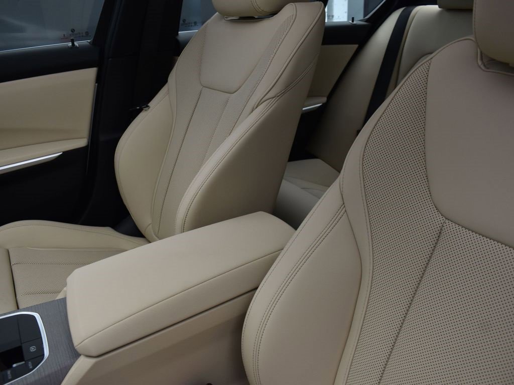 Certified 2025 BMW 330i Sedan w/ Premium Package image 14