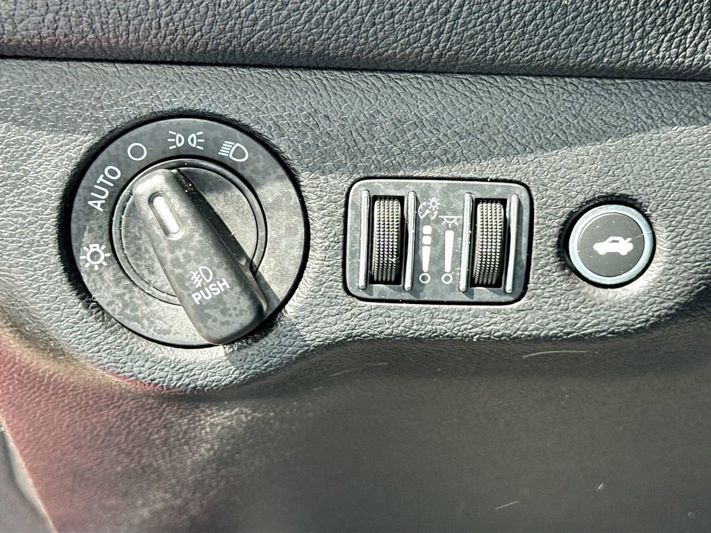 Used 2023 Dodge Challenger SXT w/ Blacktop Package image 8