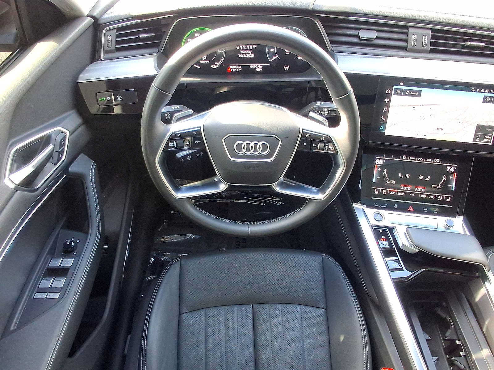 Used 2024 Audi Q8 e-tron Premium Plus w/ Premium Plus Package AWD/4WD image 27