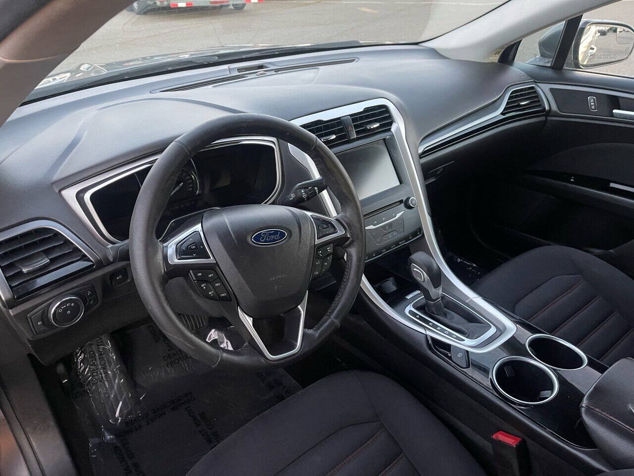 Used 2014 Ford Fusion SE FWD image 12