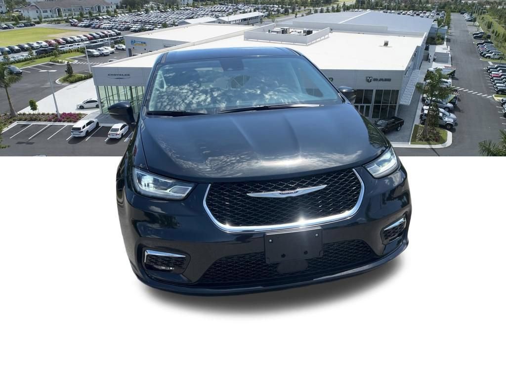 Certified 2023 Chrysler Pacifica Touring-L FWD image 5