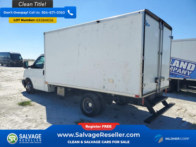Used 2018 Chevrolet Express 3500 w/ Driver Convenience Package RWD image 3