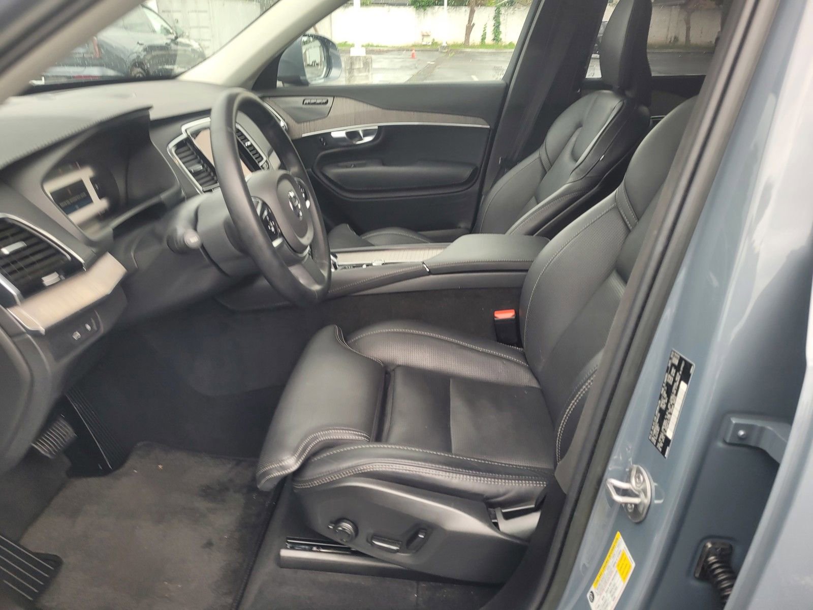 Certified 2023 Volvo XC90 T8 Ultimate w/ Protection Package Premier image 10