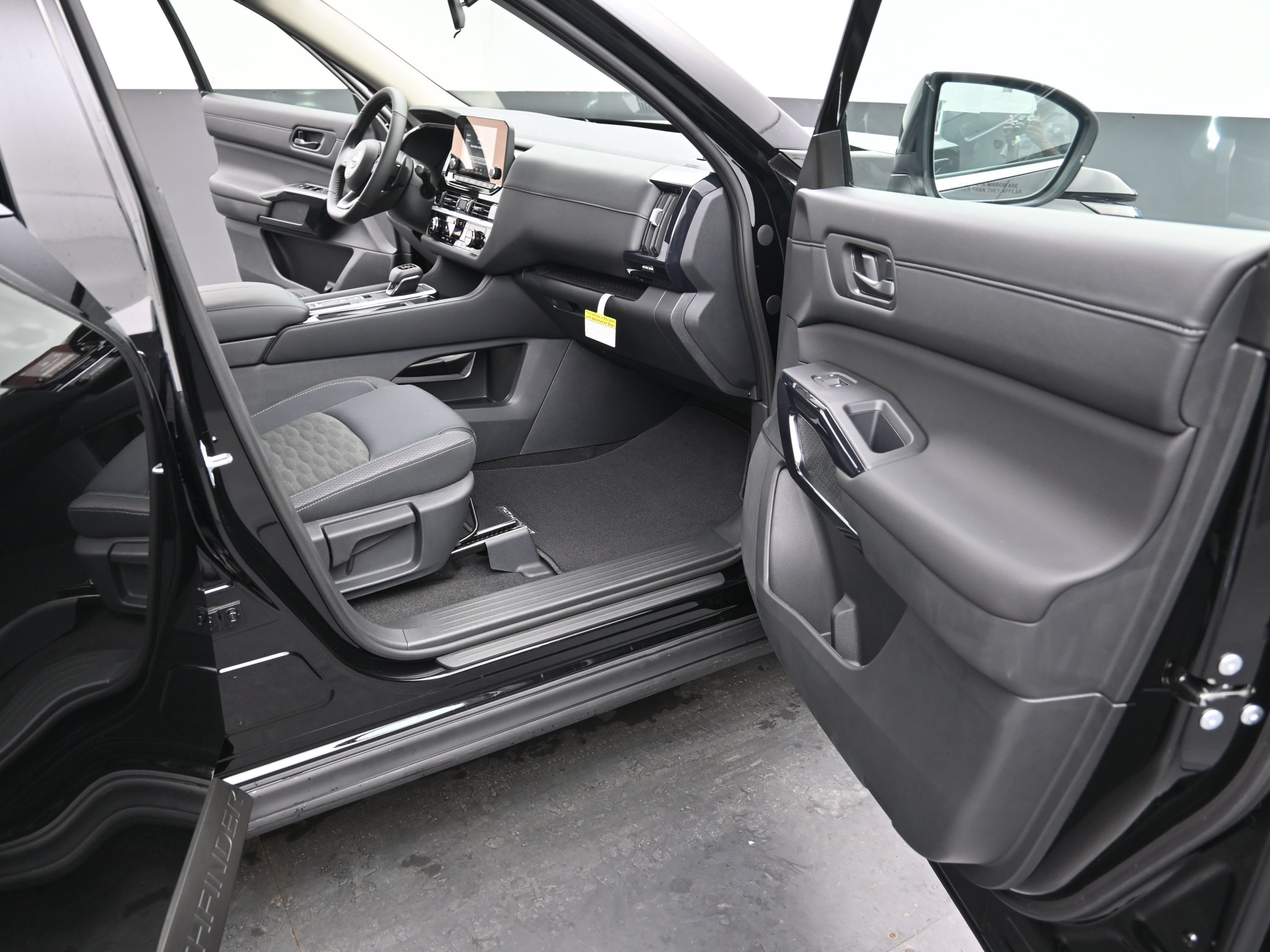 Used 2025 Nissan Pathfinder SV FWD image 19