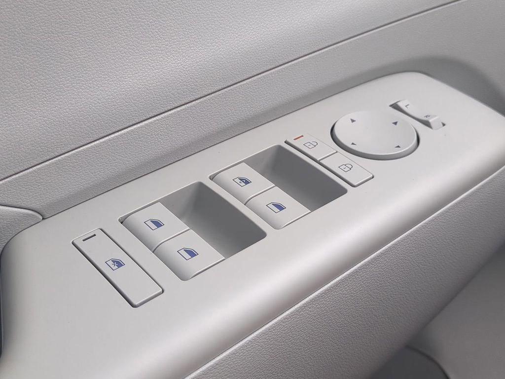 New 2026 Hyundai Kona SE image 27