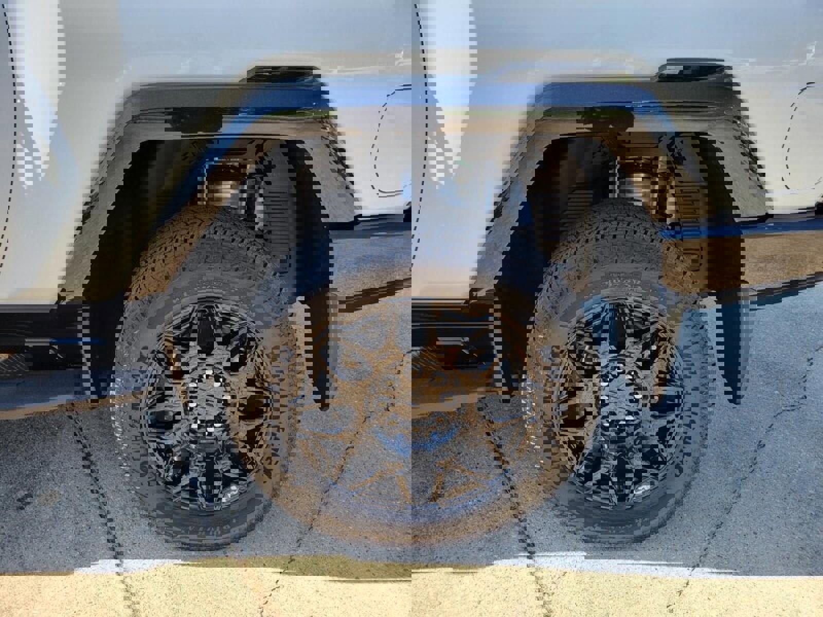 New 2025 GMC Hummer EV 2X w/ LPO, Illumination Package image 9