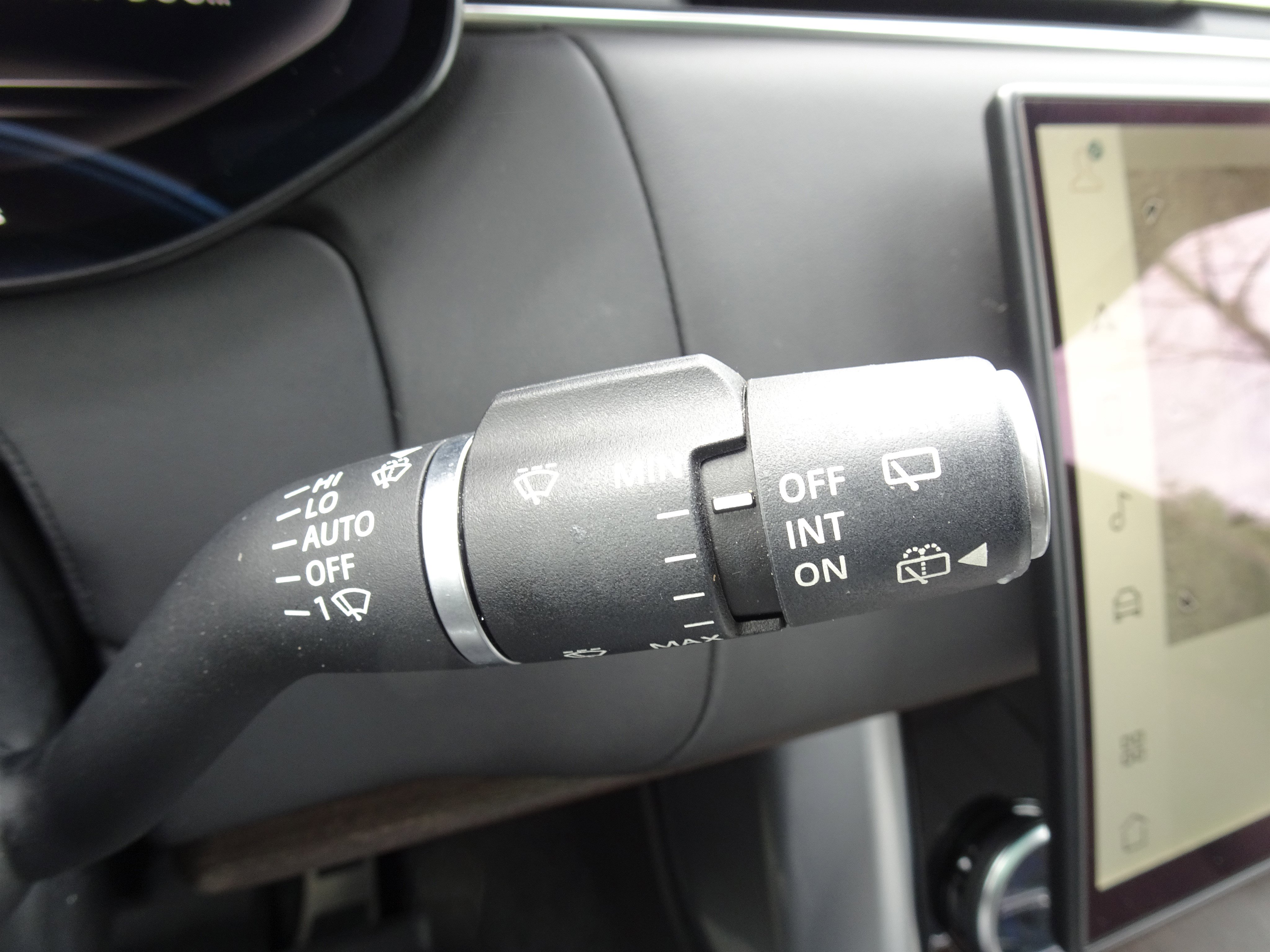 Certified 2023 Land Rover Range Rover SE image 24