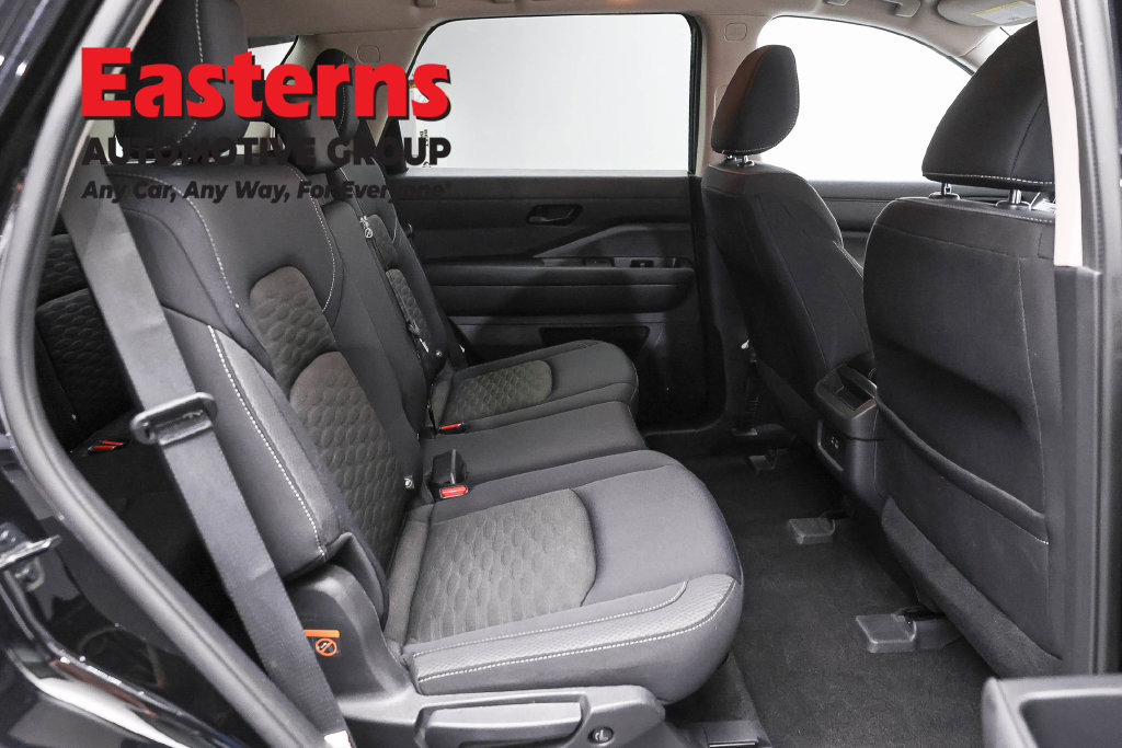 Used 2023 Nissan Pathfinder S AWD/4WD image 24