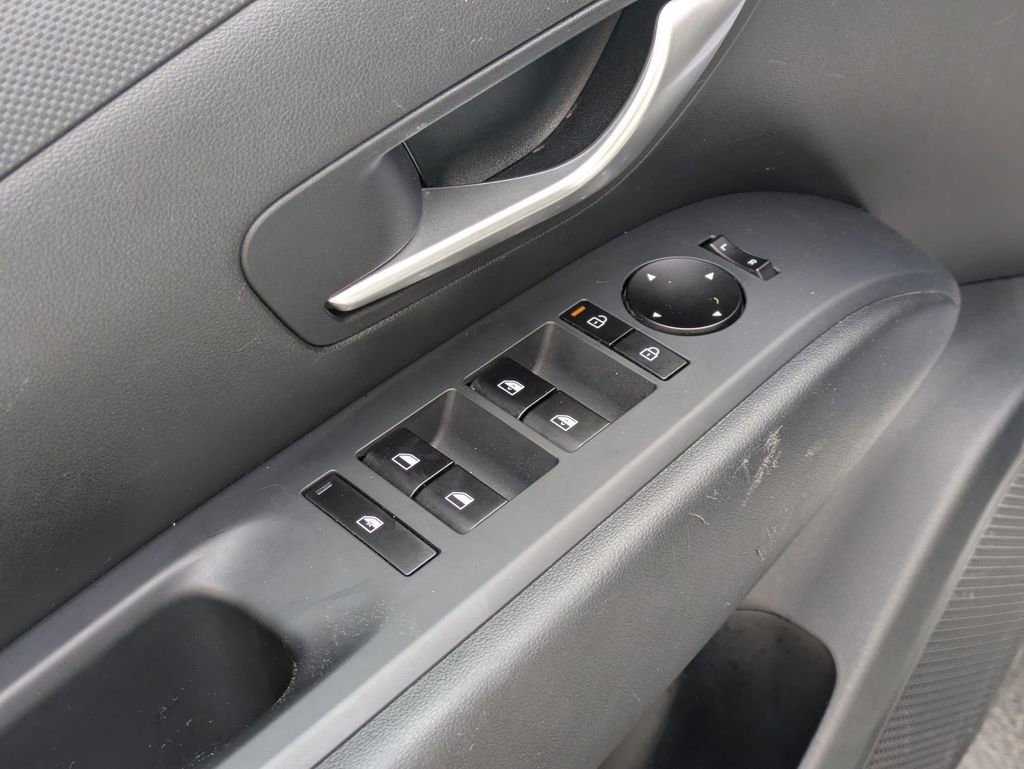 Used 2025 Hyundai Santa Cruz SEL FWD image 13