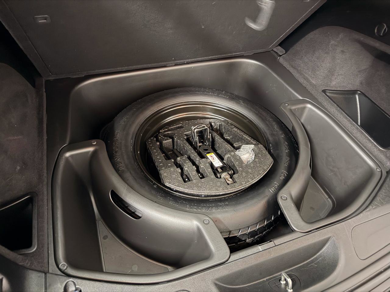 Used 2019 Jeep Grand Cherokee Laredo RWD image 32
