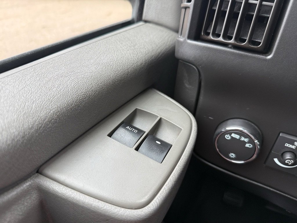 Used 2019 Chevrolet Express 2500 w/ Driver Convenience Package RWD image 21