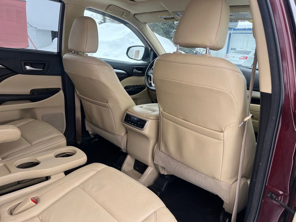 Used 2018 Toyota Highlander XLE AWD/4WD image 39