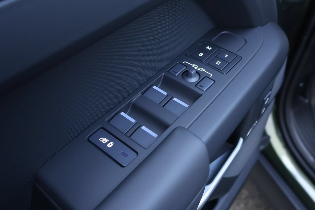 New 2026 Land Rover Defender 110 X-Dynamic SE AWD/4WD image 11