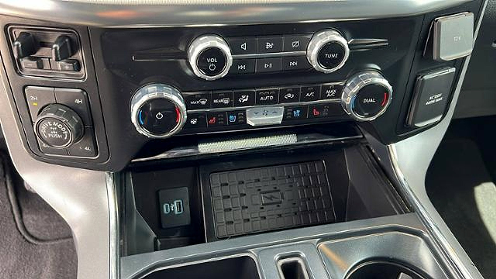 Used 2024 Ford F150 Lariat w/ Equipment Group 502A High image 26