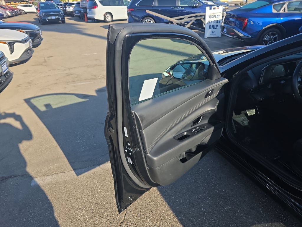 Used 2025 Hyundai Elantra Sport FWD image 10