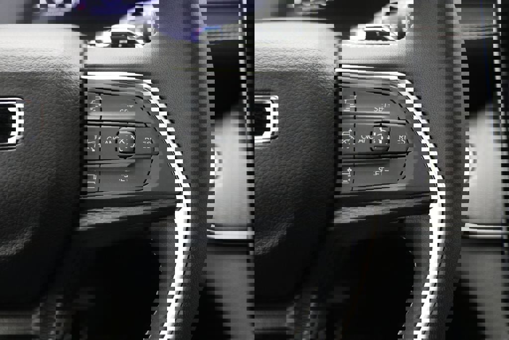 Used 2025 Jeep Grand Cherokee L Laredo image 20