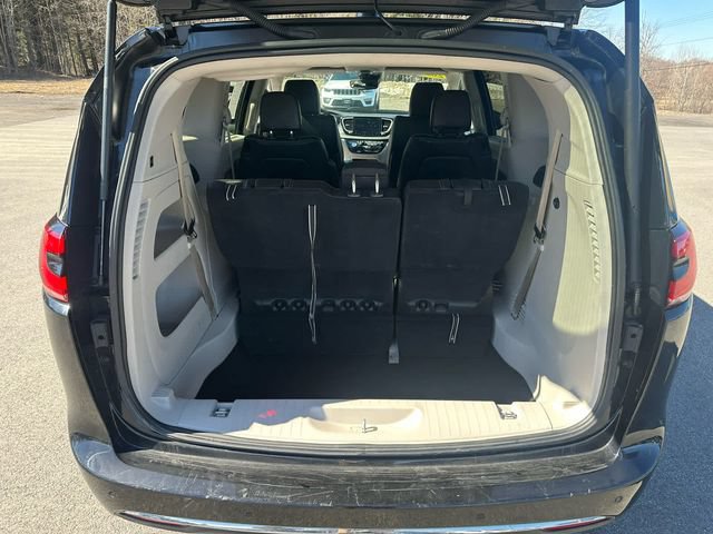 Used 2024 Chrysler Pacifica Touring-L FWD image 22