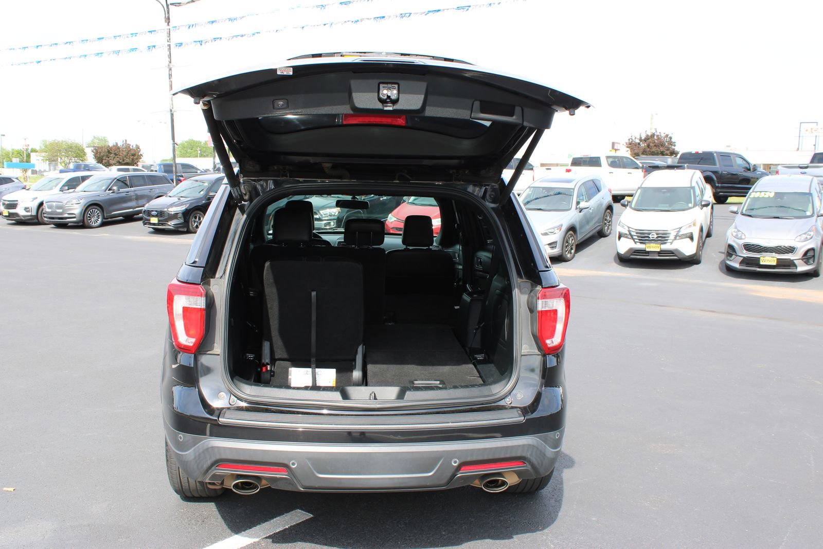 Used 2018 Ford Explorer XLT w/ Equipment Group 202A image 8