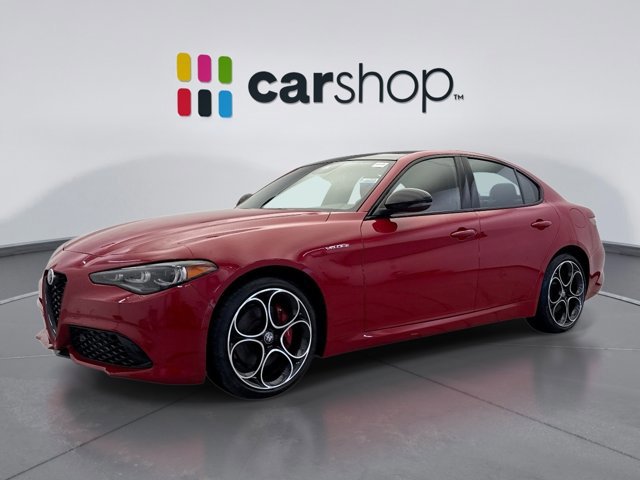 Used 2024 Alfa Romeo Giulia Veloce image 1
