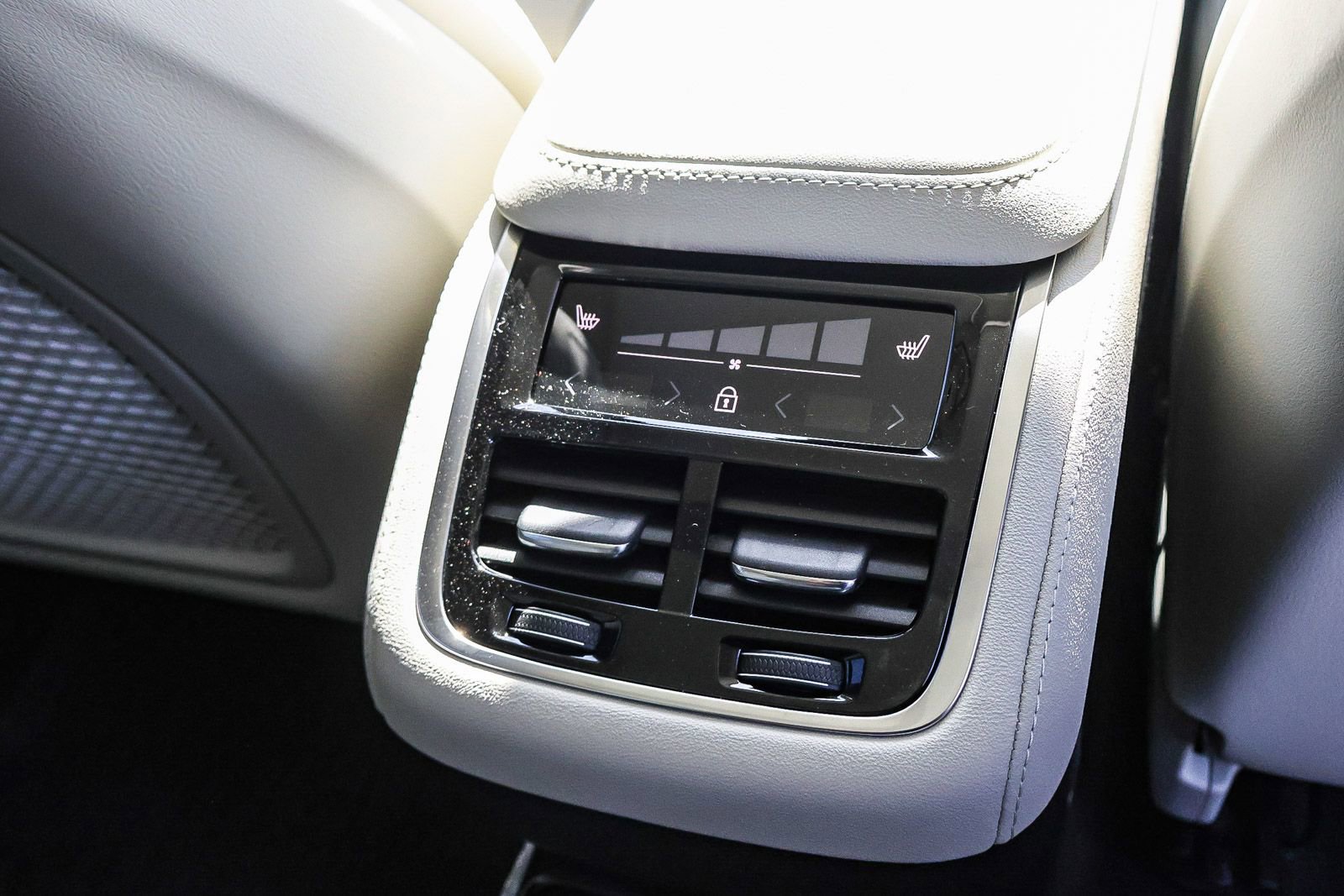 New 2026 Volvo XC90 B6 Ultra w/ Protection Package image 22