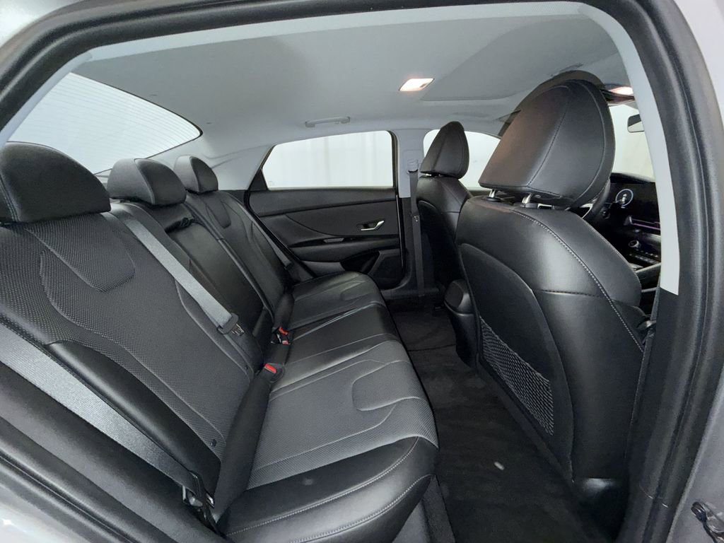 Used 2023 Hyundai Elantra Limited image 13