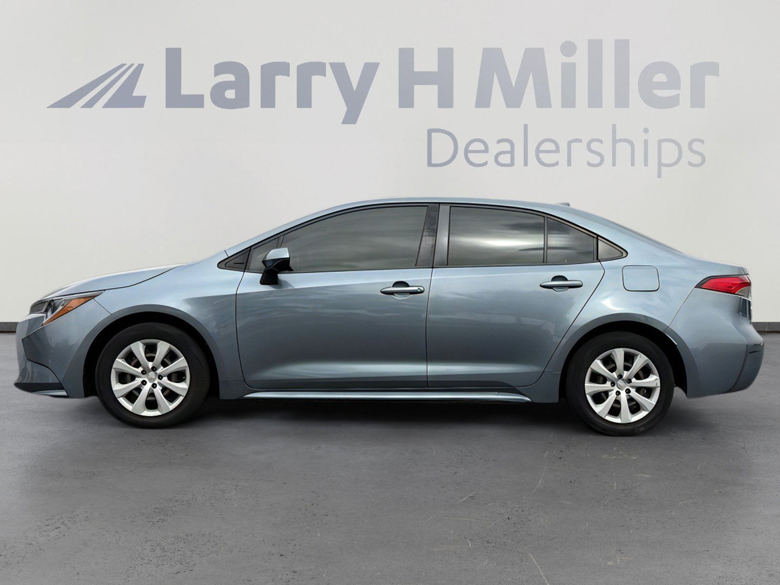 Used 2021 Toyota Corolla LE w/ Carpet Mat Package (TMS) image 2