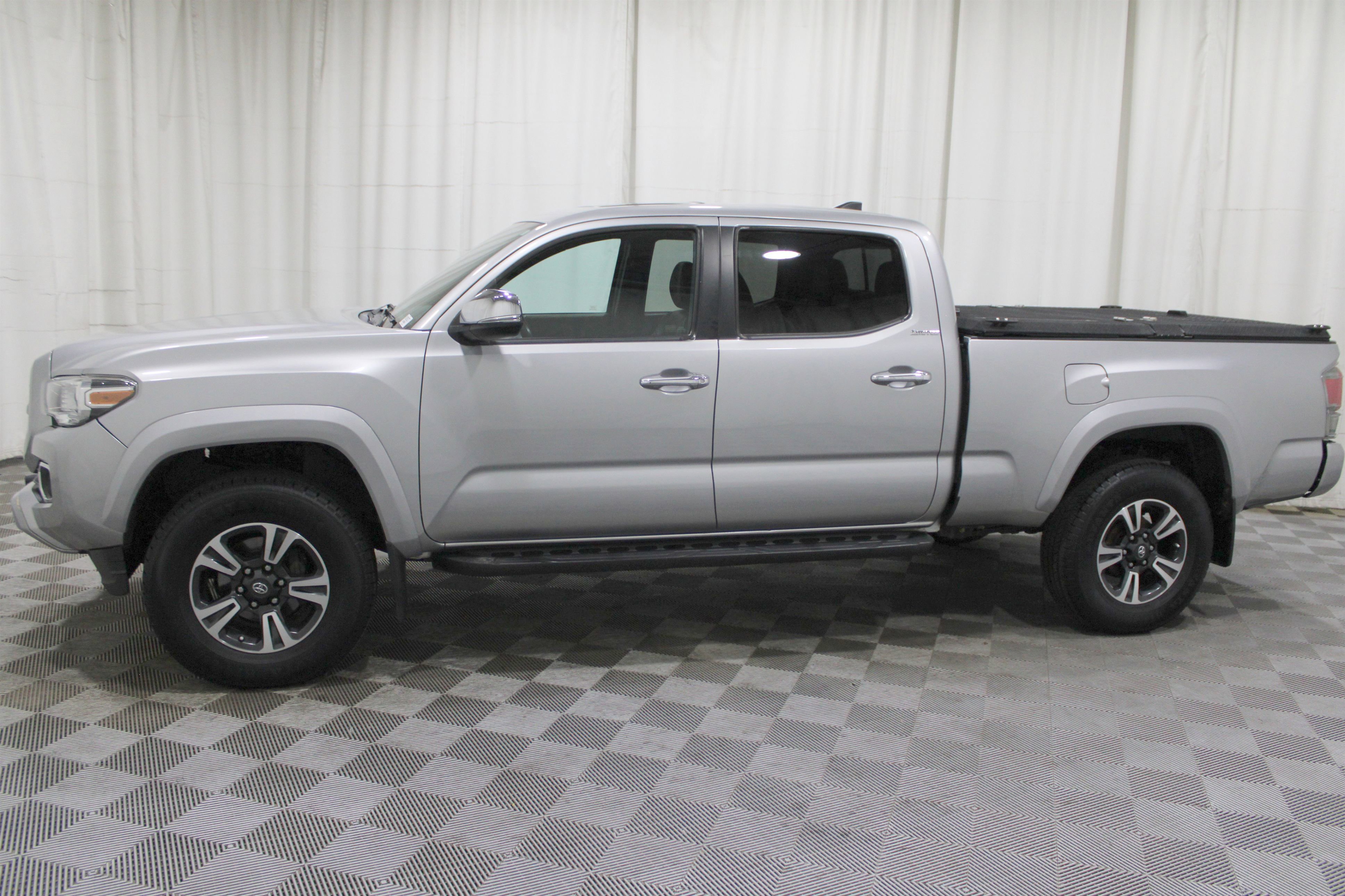 Used 2016 Toyota Tacoma Limited image 41