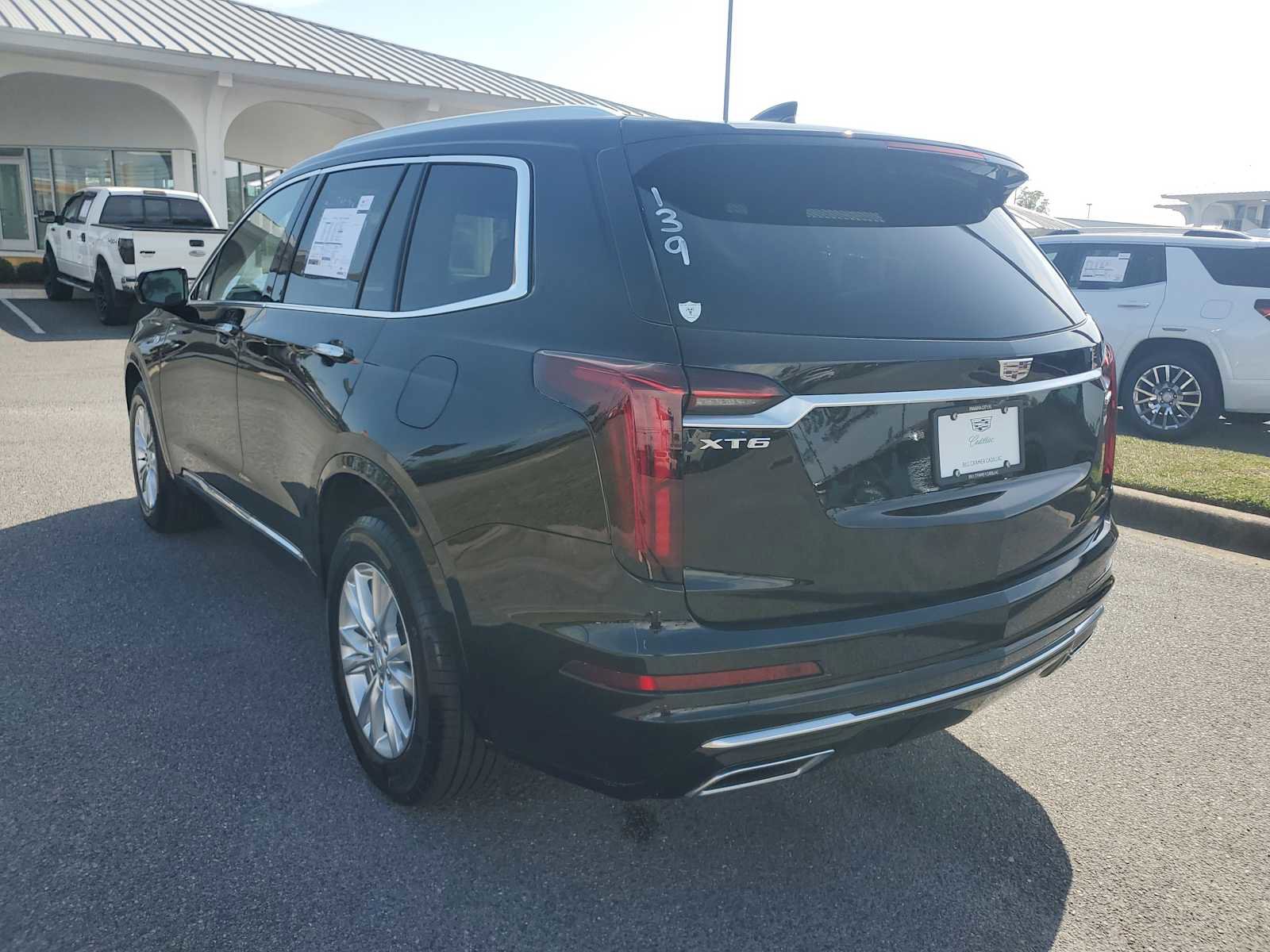 New 2025 Cadillac XT6 Luxury image 3