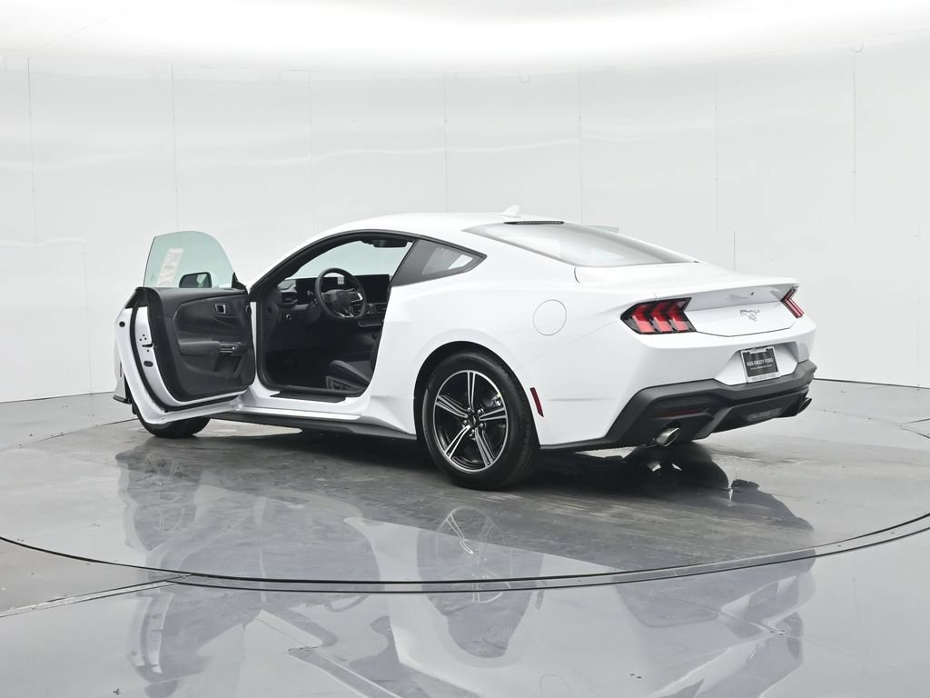 Used 2025 Ford Mustang Coupe RWD image 31