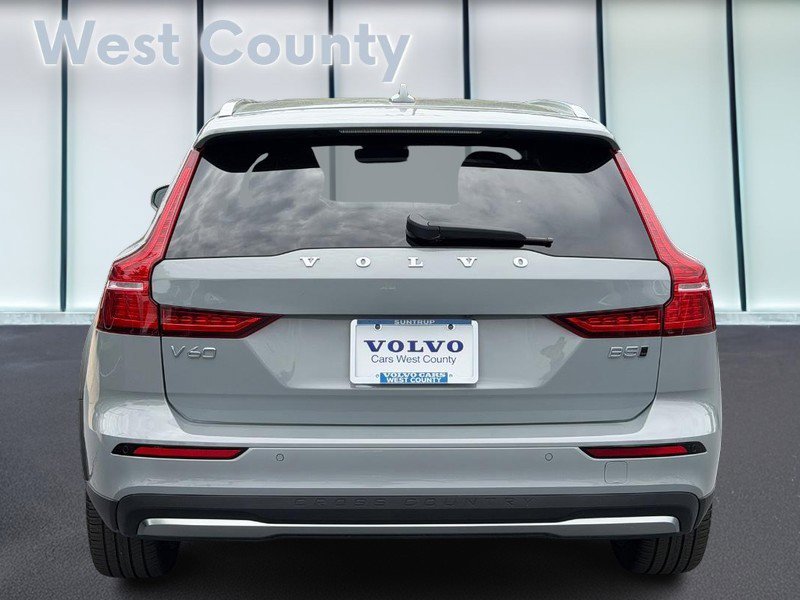 Certified 2025 Volvo V60 B5 Cross Country Plus AWD/4WD image 6