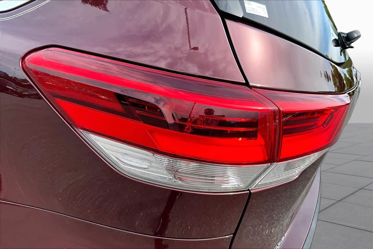 Used 2019 Toyota Highlander Plus AWD/4WD image 24